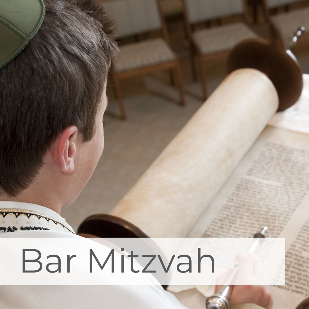 ragazzo ebreo che legge la torah