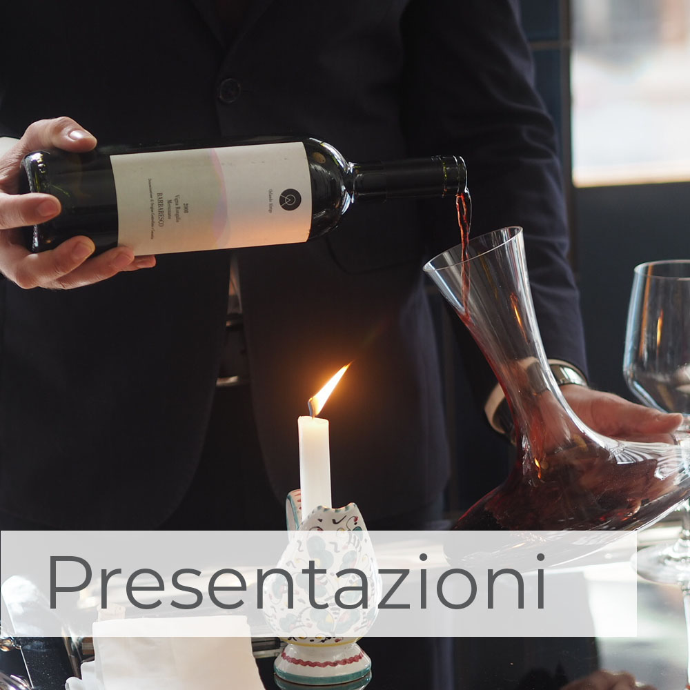 close up sulla presentazione di un nuovo vino rosso