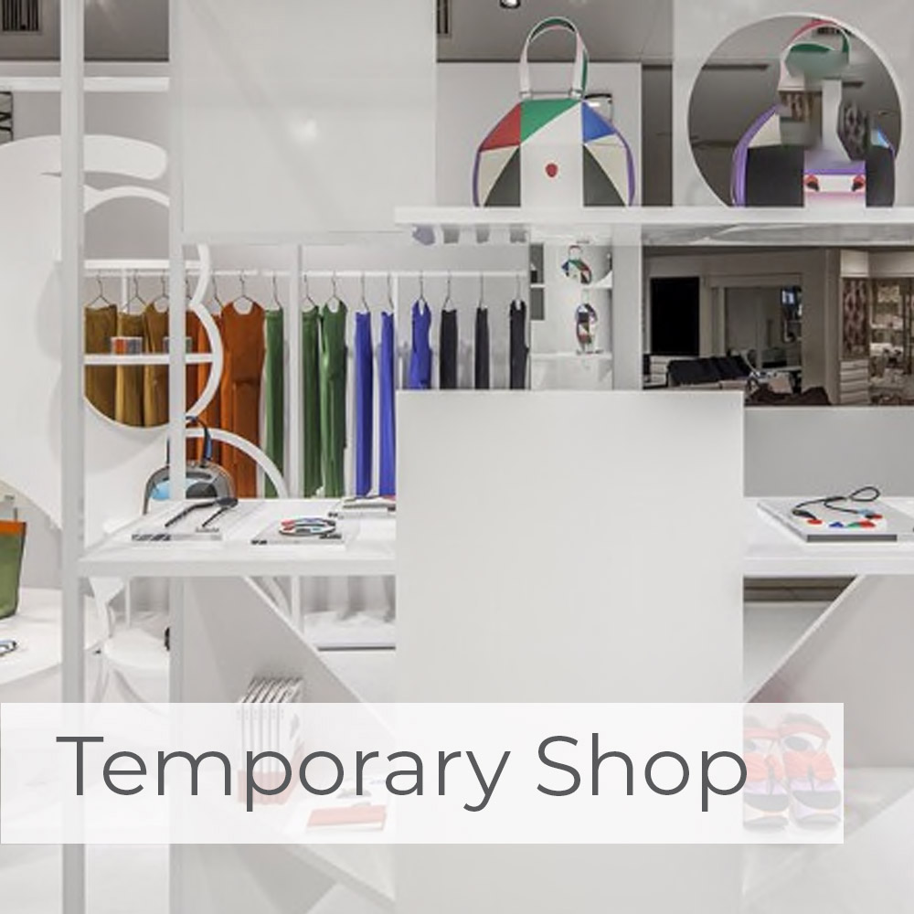 negozio di abbigliamento allestito in un locale