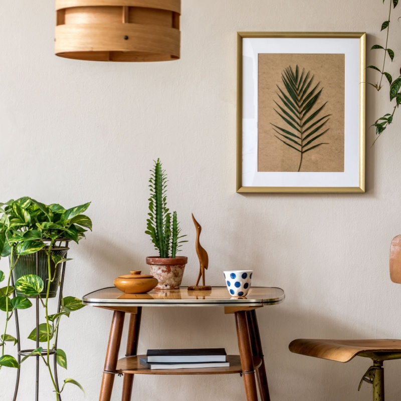 tavolino vintage con piante